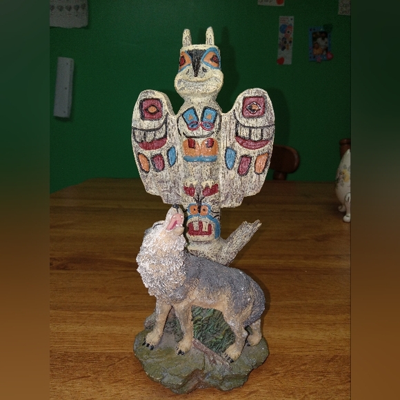Vintage Wolf and Totem Pole Figurine 9in - Picture 11 of 15